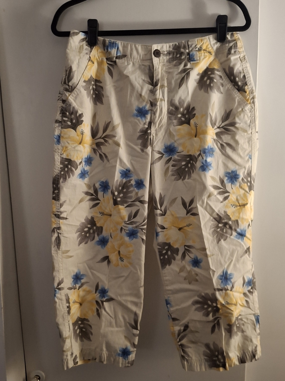 Havana Jack's Cafe Women's Cream Floral Capri Pants with Yellow & Blue Blooms